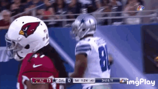a football game between arizona cardinals and dallas cowboys