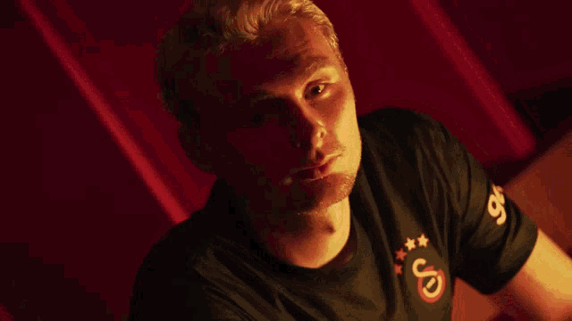 a man wearing a black shirt with the letters sd on it