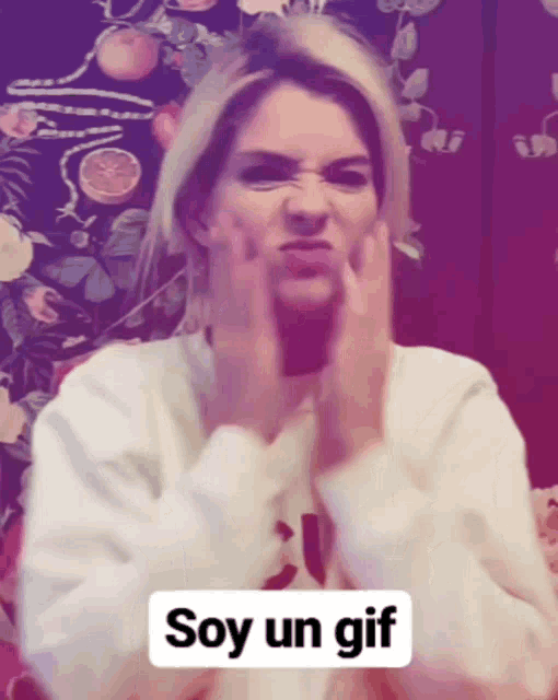 a woman is making a funny face with the words soy un gif below her