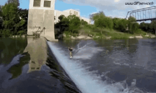 a person is riding a wave on a waterfall with the website www.gifservice.fr in the lower right corner