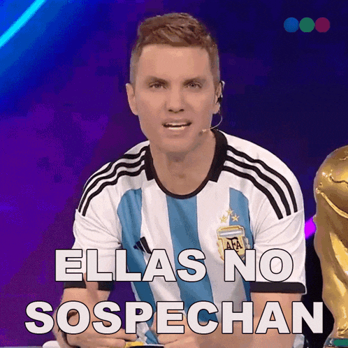 a man wearing a argentina jersey with the words ellas no sospechan above him