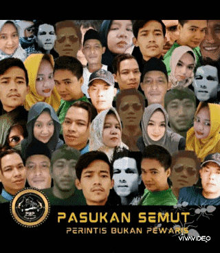 a group of people are standing in front of a sign that says pasukan semut perintis bukan pewaris