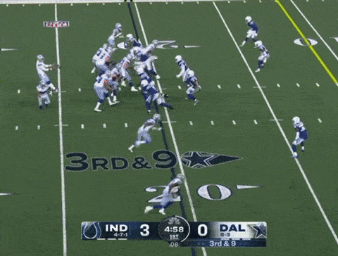 a football game is being played between the indians and the dallas