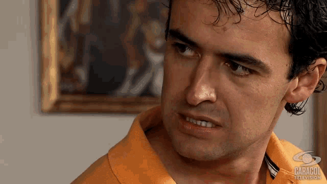 a close up of a man 's face with a caracol television logo