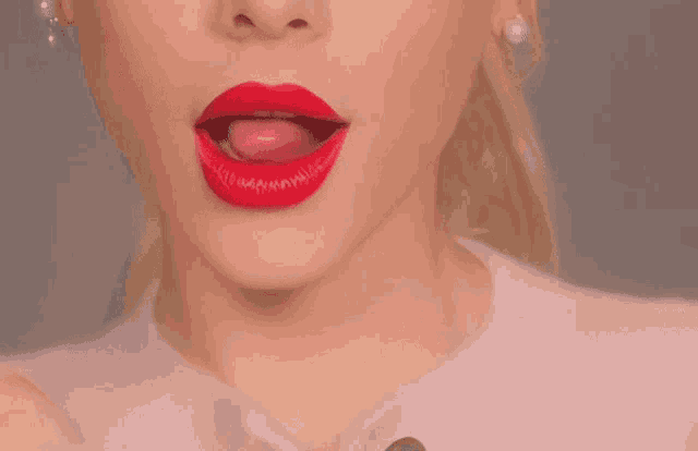 Ariana Grande Lipstick GIF - Ariana Grande Lipstick Tongue GIFs
