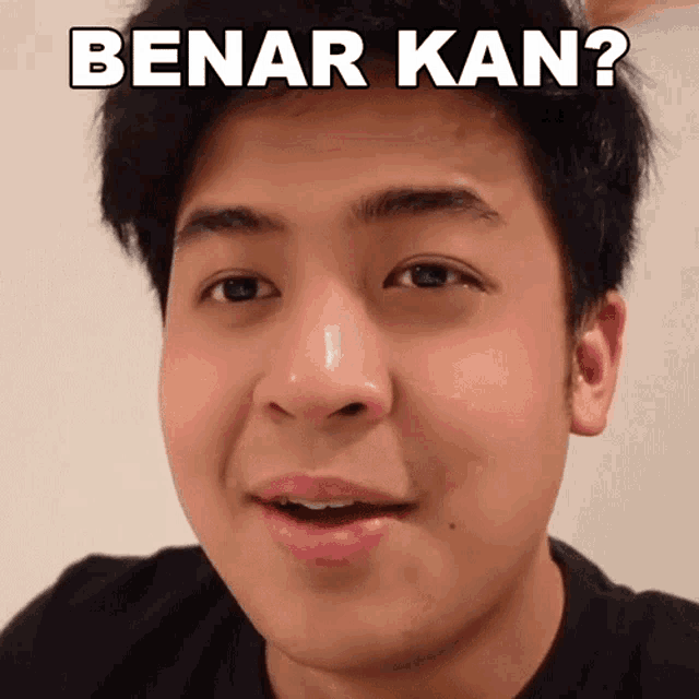 a close up of a man 's face with the words benar kan above it