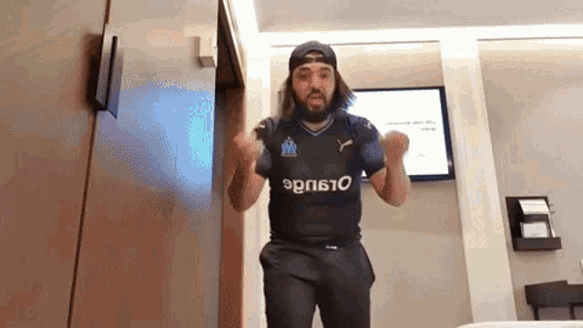 a man with a beard is wearing a shirt that says o'suude on it