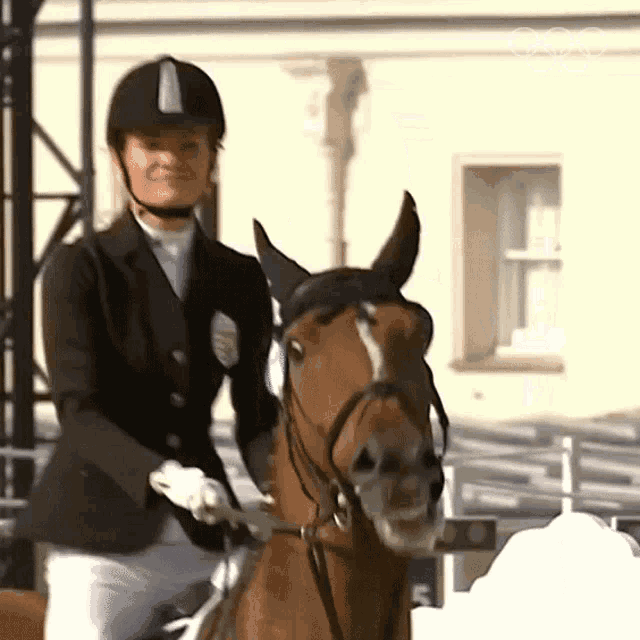 Bow Adrienne Toth GIF - Bow Adrienne Toth Respect GIFs