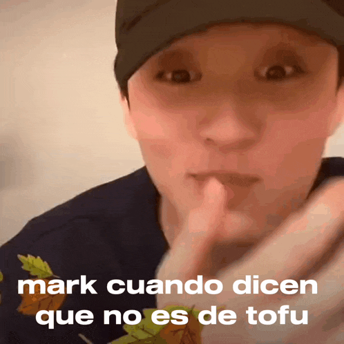 a close up of a person 's face with the words mark cuando dicen que no es de tofu on the bottom