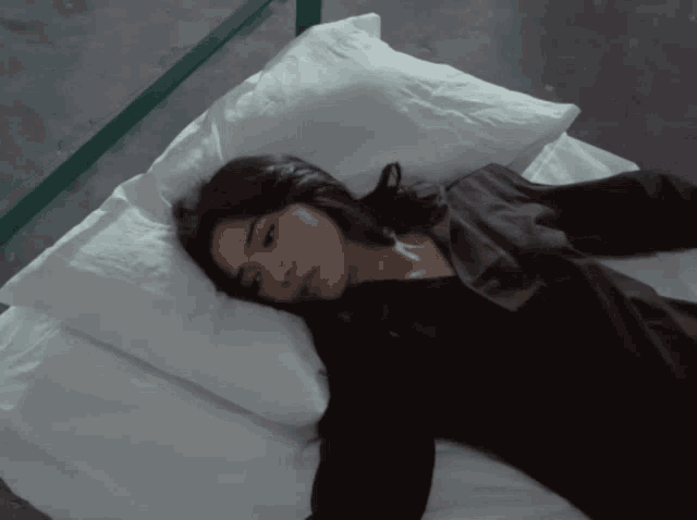 Isyana Isyana Sarasvati GIF - Isyana Isyana Sarasvati Cant Sleep GIFs