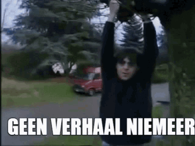 a man is hanging from a tree with the words geen verhaal niemeer written above him