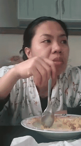 Eating Chewing GIF - Eating Chewing Girl GIFs