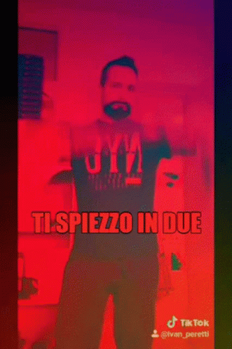 Ivan Peretti Ti Spiezzo In Due GIF - Ivan Peretti Ti Spiezzo In Due Ti Spezzo In Due GIFs