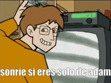 a cartoon of a man standing in front of a television with the words sonrie si eres solo de adam