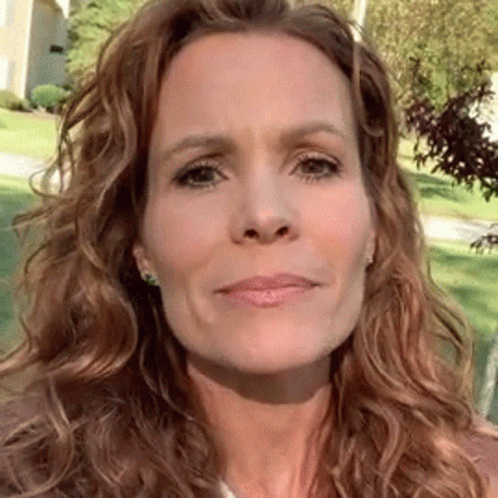 Smh Robyn Lively GIF - Smh Robyn Lively Cameo GIFs