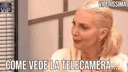 a woman says come vede la telecamera and viperissima