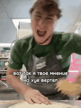 a man in an apron is making a pizza in a kitchen with a caption in a foreign language