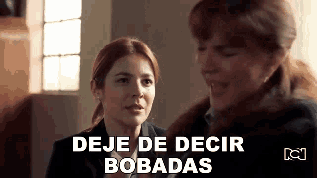 two women are talking to each other and the words deje de decir bobadas are on the screen
