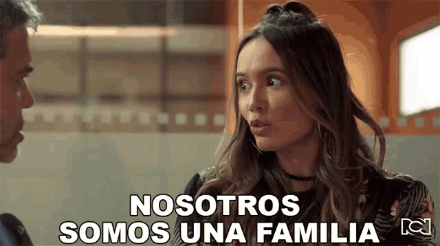 a woman talking to a man with the words nosotros somos una familia