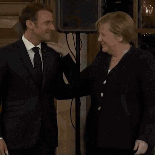 Angela Merkel Emmanuel Macron GIF - Angela Merkel Emmanuel Macron Friends GIFs