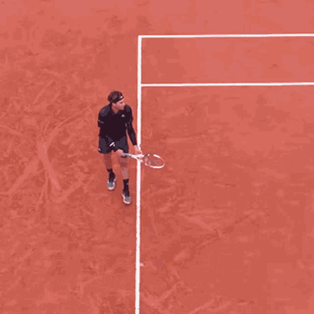 a tennis court with bnp paribas advertisements on the side