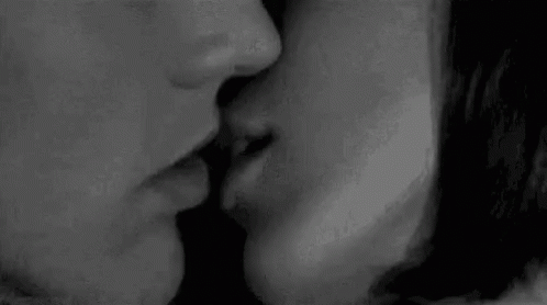 Passionate Kiss GIF - Passionate Kiss Couple GIFs