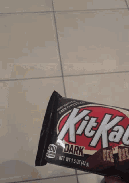 Kitkat Chocolate Bar GIF - Kitkat Chocolate Bar Kitkat Dark GIFs