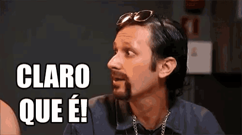 a man with a beard is wearing sunglasses and says claro que e !
