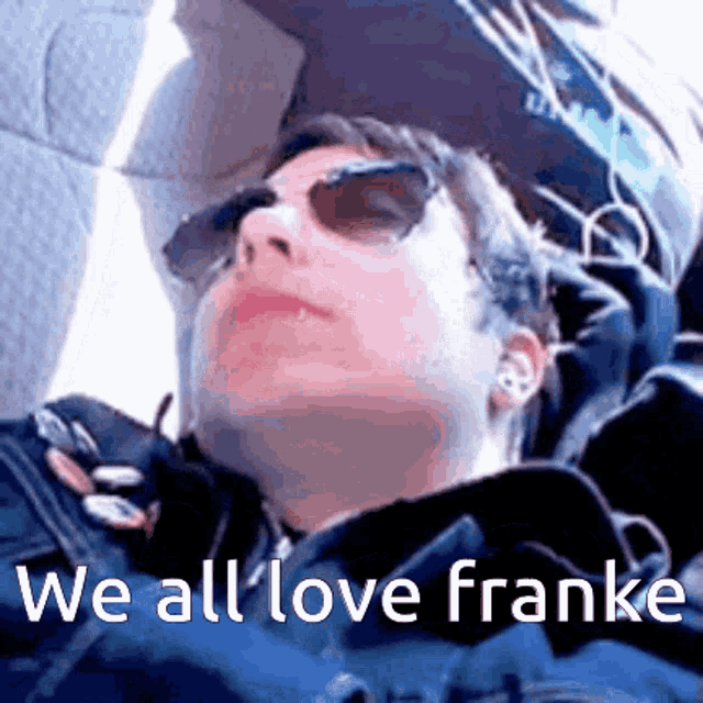 Frank Iero Cuddle GIF - Frank Iero Cuddle Cute GIFs