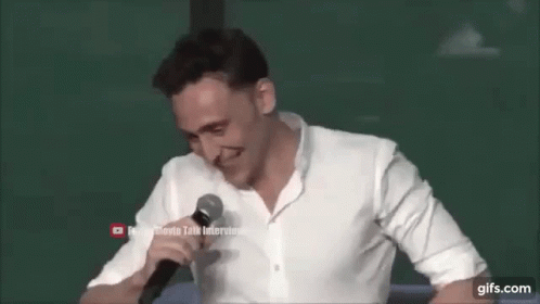 Tom Hiddleston Wouah GIF - Tom Hiddleston Wouah Laugh GIFs