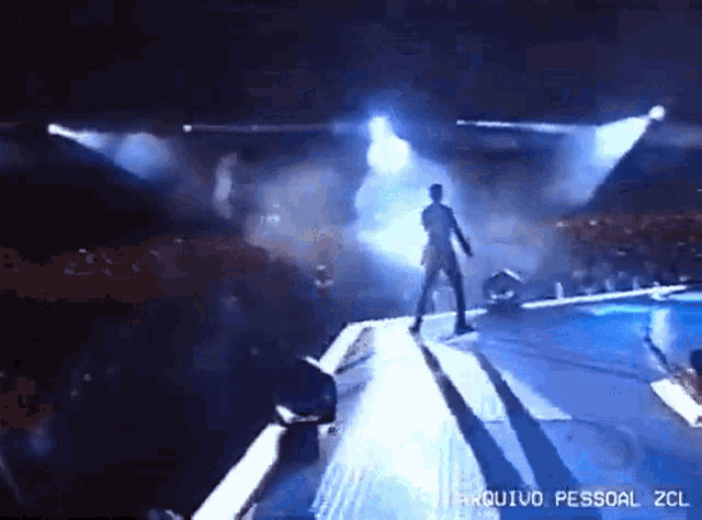 a silhouette of a person standing on a stage with the words arquivo pessoal zcl at the bottom