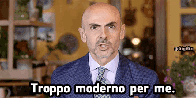 a bald man in a suit and tie is saying troppo moderno per me