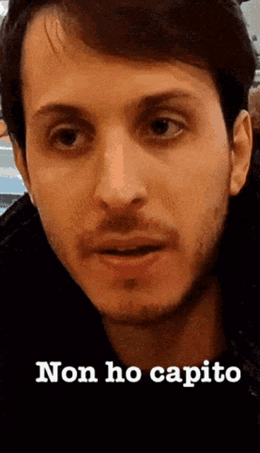 a close up of a man 's face with the words non ho capito on the bottom