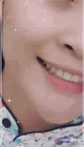 a woman is smiling and wearing a floral shirt with vivavideo written on the bottom