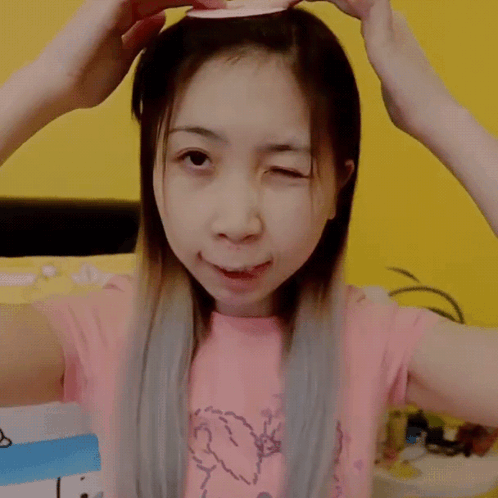 Pinning Up The Hair Xiao Hoang GIF - Pinning Up The Hair Xiao Hoang Xiaorishu GIFs