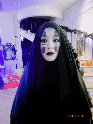 a person in a black costume has the date 21 10 31 on the bottom