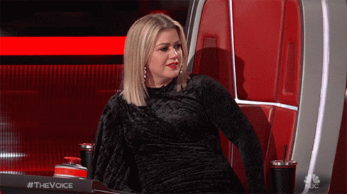 Laugh At Kelly Clarkson GIF - Laugh At Kelly Clarkson The Voice GIFs