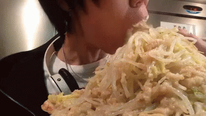 ラーメン二郎 大盛り　大食い GIF - Ramen Noodles Big Portion GIFs