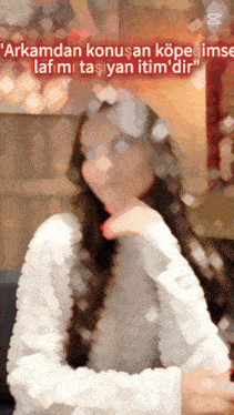 a blurry picture of a woman with a caption that says ' arkamdan konuşan köpegimsa ' on it