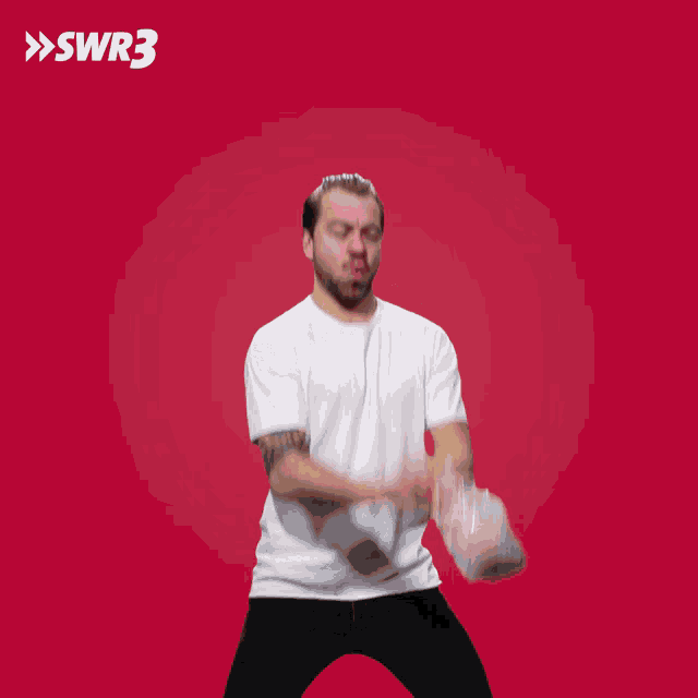 a man in a white shirt throws a balloon in the air with swr3 written on the bottom