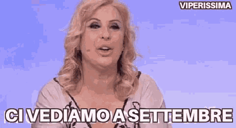 a woman is making a funny face and saying `` ci vediamo a settebre '' .