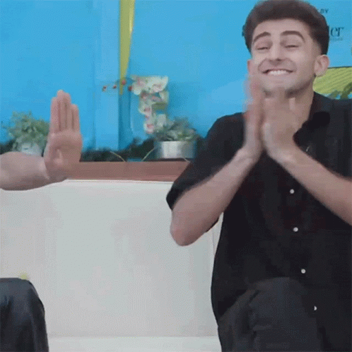 Clapping Issa GIF - Clapping Issa Streamys Awards Ceremony GIFs