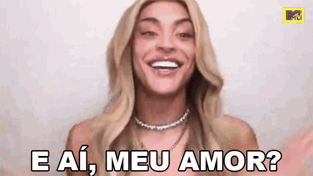 a woman with blonde hair and a choker is smiling and says e ai meu amor