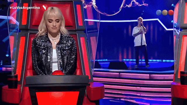 Apretar El Boton Lali Exposito GIF