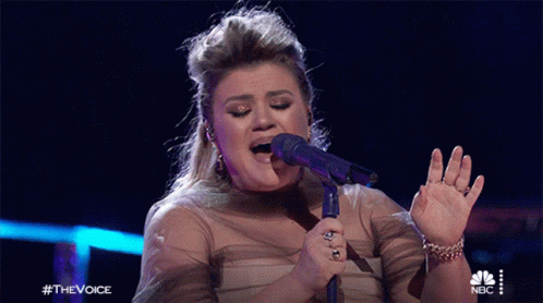 Singing Kelly Clarkson GIF - Singing Kelly Clarkson The Voice GIFs