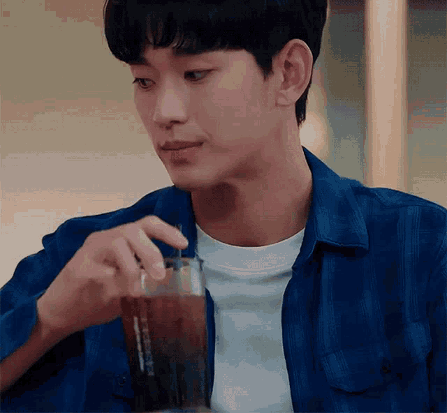 Kim Soo Huun Yeong Drinking GIF - Kim Soo Huun Yeong Drinking Soo Hyun Kim Drink GIFs