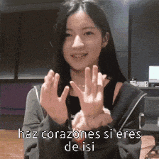 a woman says haz corazones si eres de isi with her hands up