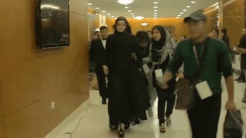 Siti Nurhaliza Running GIF - Siti Nurhaliza Running Win GIFs