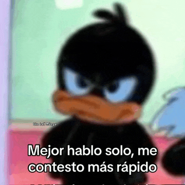 a blurry picture of a black duck with the words `` mejor hablo solo , me contesto más rapido '' written on it .