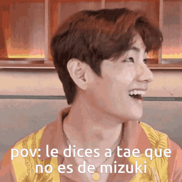 a close up of a person 's face with the words pov : le dices a tae que no es de mizuki below it